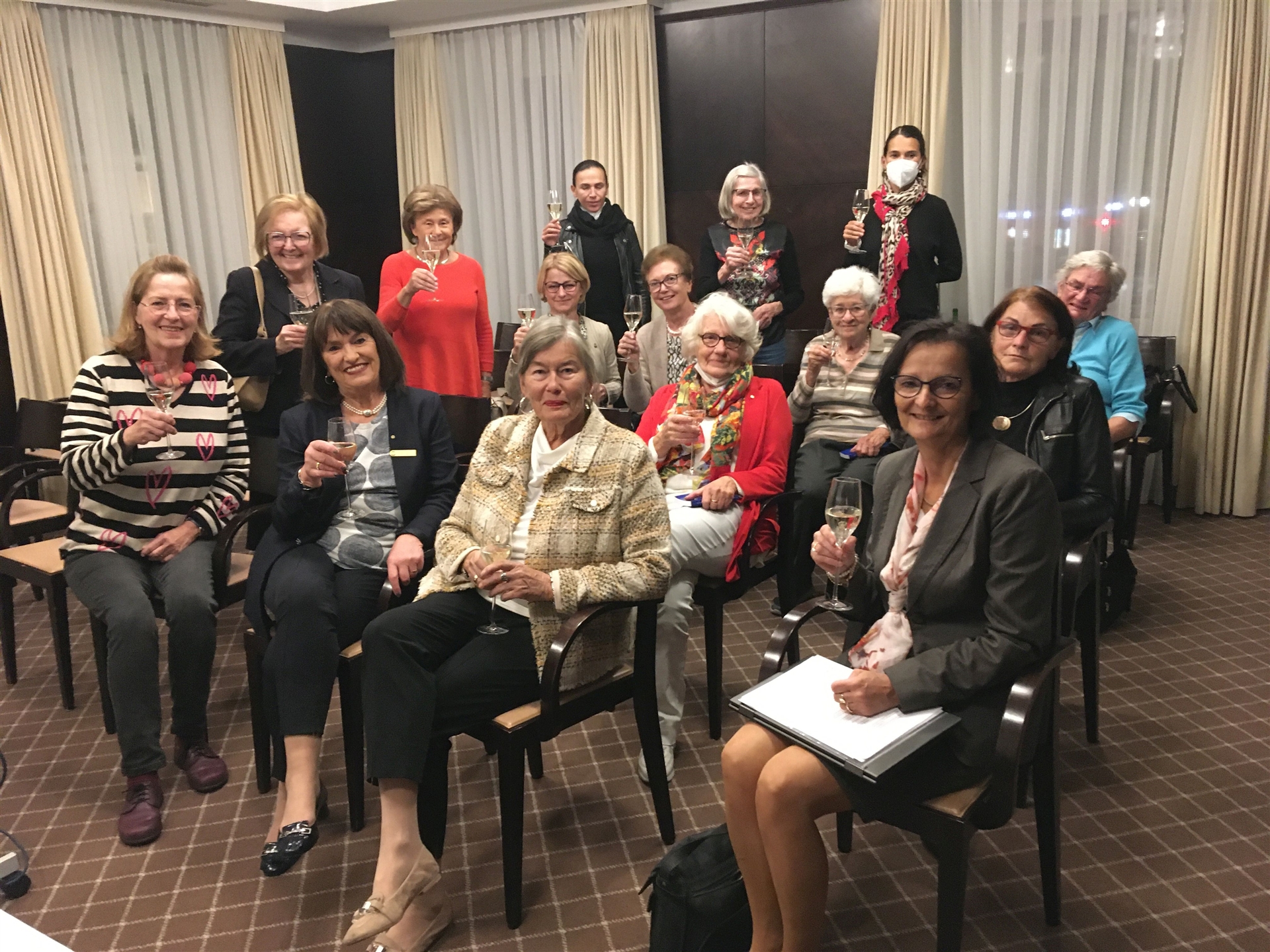 Clubabend zum Thema „Medizinische Forschung von Frauenkrankheiten“